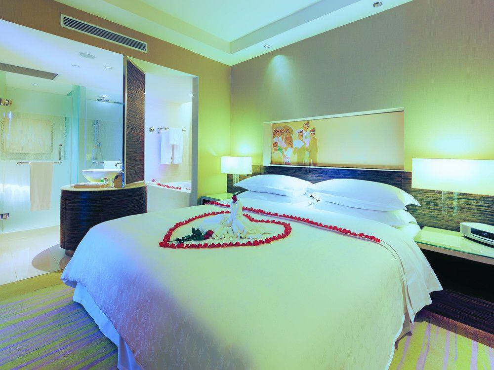 होटल Sheraton & 5*