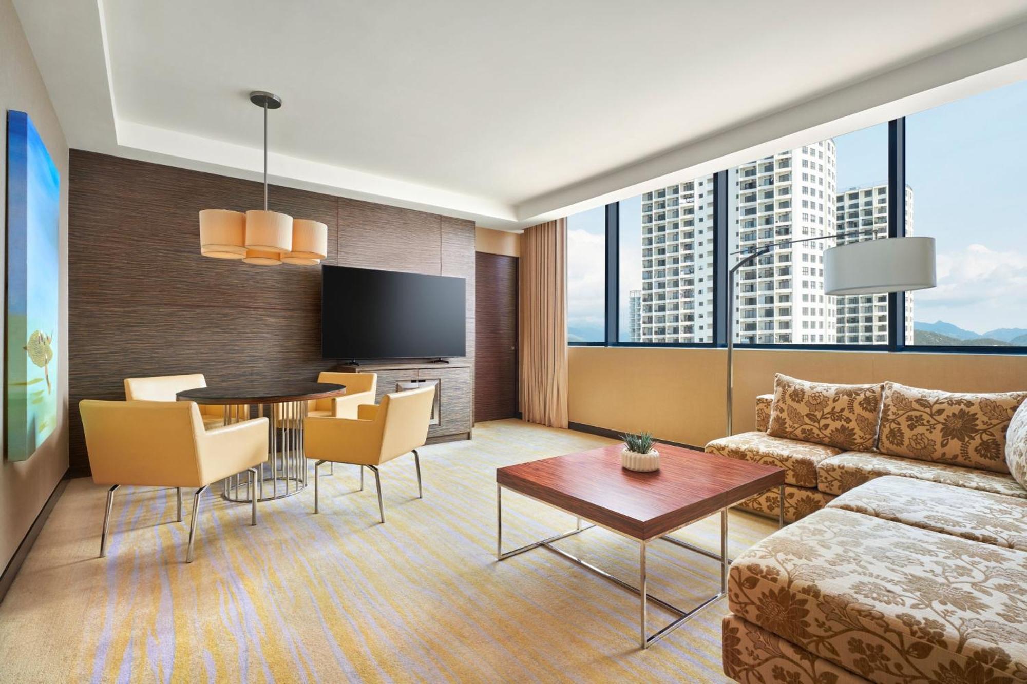 होटल Sheraton & 5*