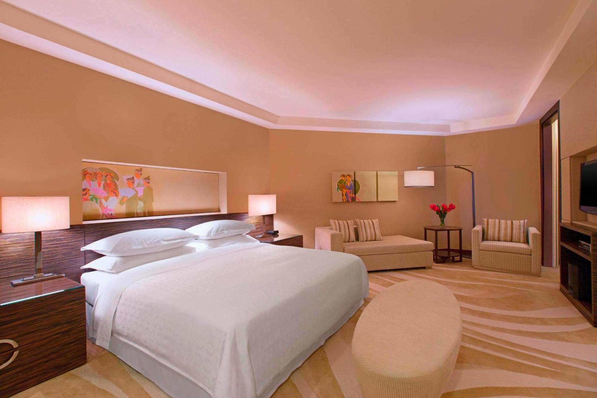 Sheraton & होटल