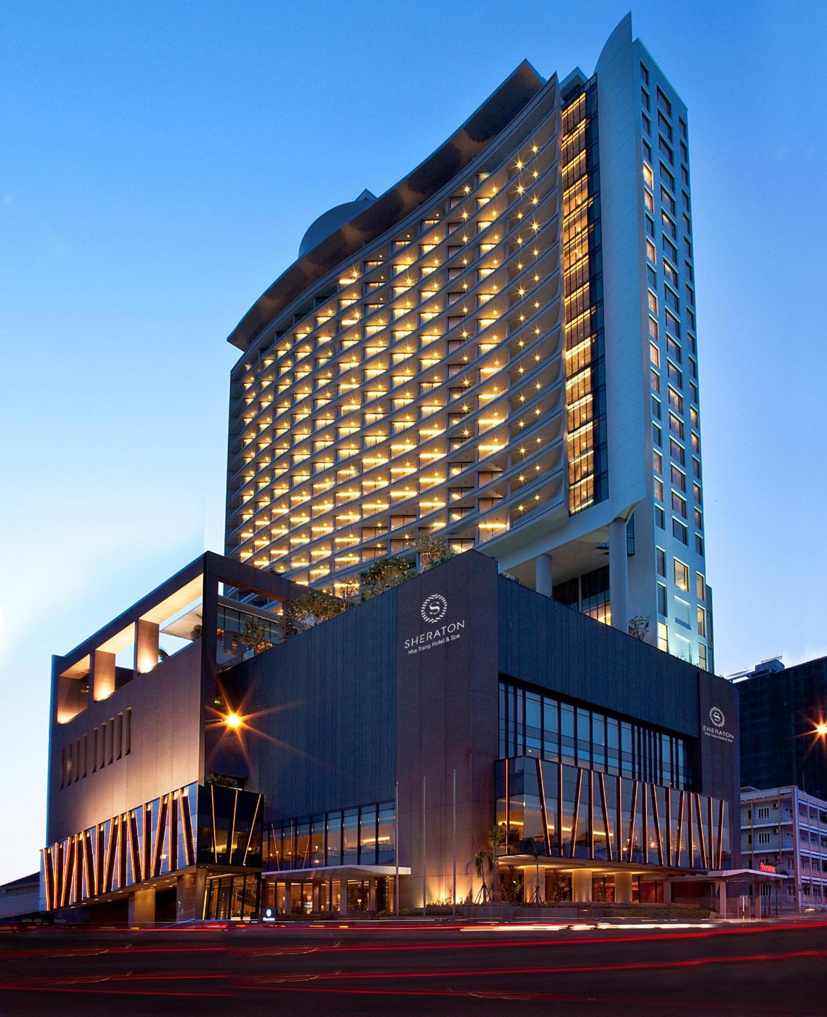 Sheraton & होटल